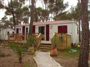  CAMPING MOBIL-HOMES La PINEDE
----
Entre PINET et CASTELNAU