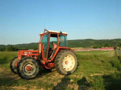 Michel sur son tracteur
"on embauche les courageux !"